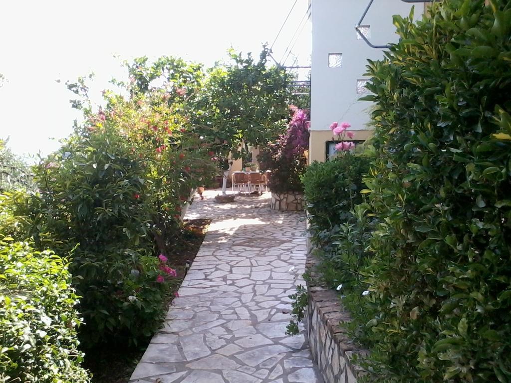 Butterfly Appartments Barbati Exterior photo