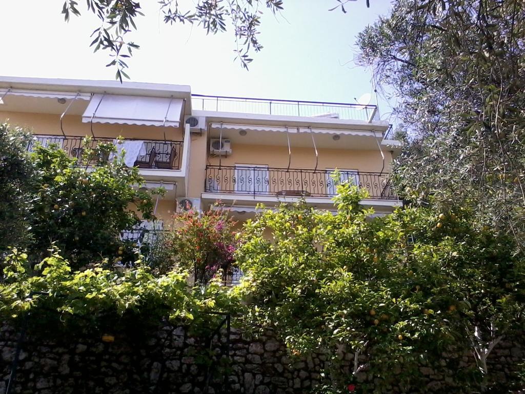 Butterfly Appartments Barbati Exterior photo